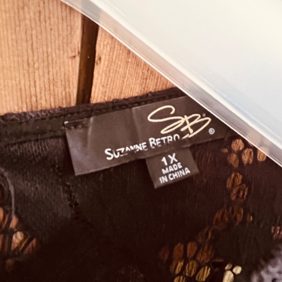 Suzanne Betro Womens 1X Floral Black Full Lace Boho Blouse Short Sleeve - Picture 2 of 9